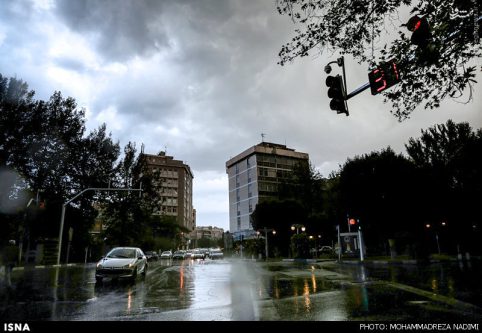 احتمال رگبار و رعد و برق در برخی استان‌ها / در حاشیه رودخانه‌ها توقف نکنید