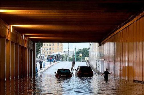 آب گرفتگی خیابان‌ها در پی بارش شدید باران