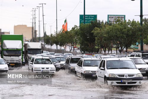 احتمال آبگرفتگی و لغزندگی جاده‌ها در ۵ استان کشور