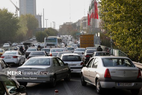 ترافیک در بزرگراه نواب و شهید زین الدین نیمه سنگین است