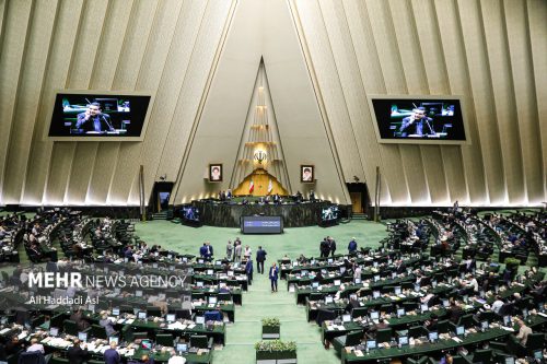 جلسه علنی آغاز شد/ بررسی سوال از وزیر ارتباطات در دستورکار مجلس