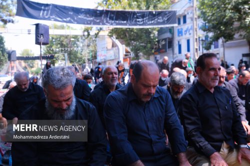 نماز جماعت ظهر عاشورا در سراسر کشور اقامه شد