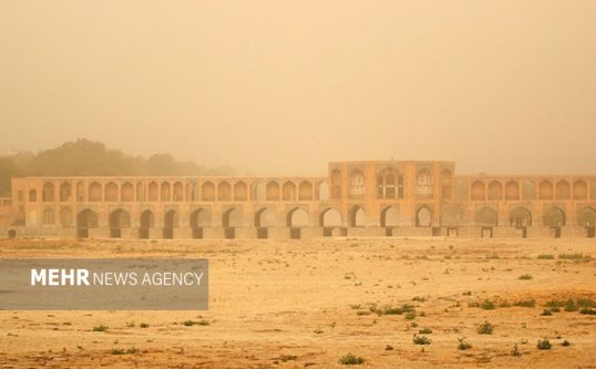 هشدار نارنجی هواشناسی اصفهان درباره ماندگاری توده گردوخاک صادر شد