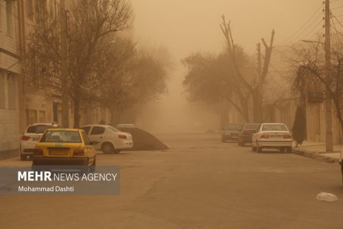 یزدی‌ها از خانه خارج نشوند/ استفاده از ماسک در محیط باز ضروری است