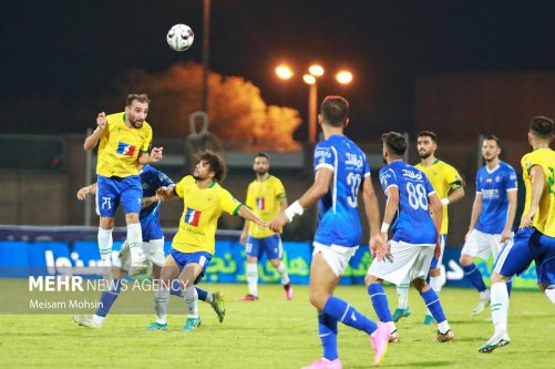 استقلال از ورود به بحران فرار کرد/ فوتبال با اعتراض زندگی می‌کند!