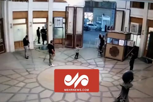 اولین فیلم از دوربین‌های مداربسته حرم شاهچراغ و لحظه ورود تروریست