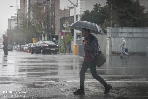 بارش باران شهر اصفهان را فراگرفت/ کاهش ۳ درجه‌ای دما