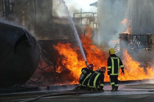 حریق در شرکت «حایرفام» اصفهان اطفا شد/ گازگرفتگی ۸ نفر