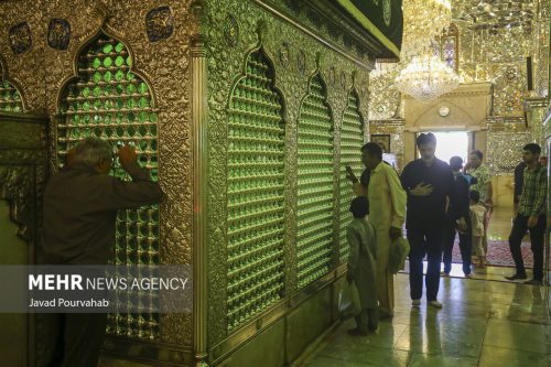 حضور زائران پاکستانی اربعین حسینی در حرم مطهر شاهچراغ(ع)