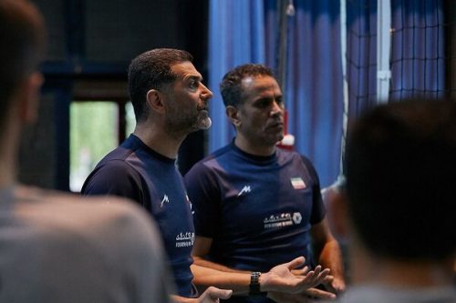 دستیار عطایی و سرمربی تیم”ب” هستم/بازیکنان باید سر و سامان بگیرند