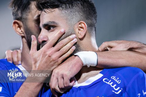 دیدار تیم های فوتبال استقلال تهران  و ملوان بندر انزلی