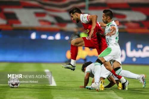 دیدار تیم های فوتبال پرسپولیس تهران و آلومینیوم اراک