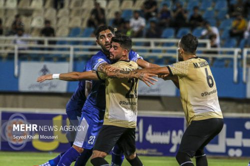دیدار تیم‌های فوتبال استقلال خوزستان و شمس آذر قزوین
