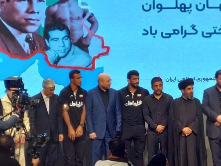 قالیباف به قهرمانان کشتی ایران بازوبند پهلوانی اهدا کرد
