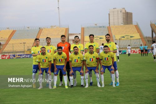 قرارداد مهاجم صنعت نفت آبادان تمدید شد