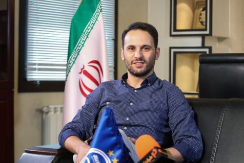 مهاجم سابق استقلال در آستانه سرمربیگری یک تیم دسته اولی