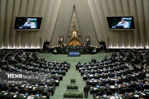 نمایندگان تقاضای رسیدگی به لایحه حجاب طبق اصل ۸۵ را بررسی می‌کنند