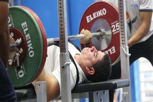 گلایه وزنه‌برداران به حق است/ در مسابقات جهانی مدعی قهرمانی هستیم