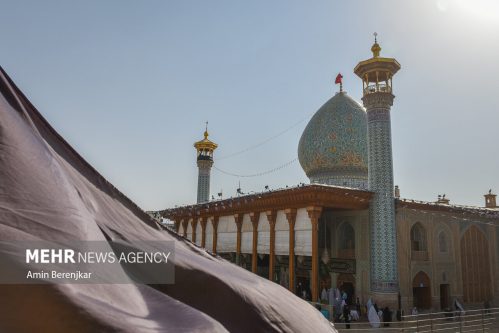 اقامه نماز ظهر اربعین حسینی در حرم مطهر شاهچراغ(ع)