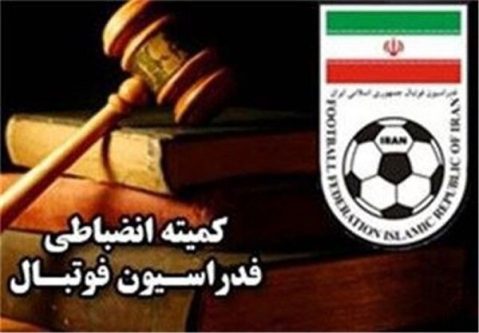 ورود به قرارداد تمام فوتبالیست‌های لیگ/لرزه براندام متخلفان افتاد