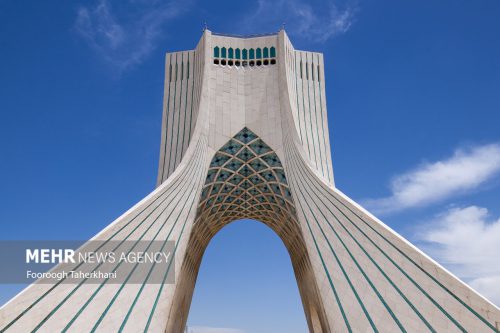 کاهش نسبی دمای هوای تهران/ وزش باد شدید در برخی نقاط استان