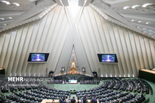 توافق بر سر همسان‌سازی/ دولت و مجلس برای بازنشستگان چه می‌کنند؟