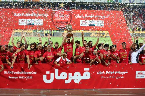 جشن قهرمانی پرسپولیس پشت به تماشاگران/ شادی مقابل سکوهای خالی!