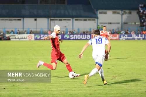 دیدار تیم‌های فوتبال ملوان و پرسپولیس