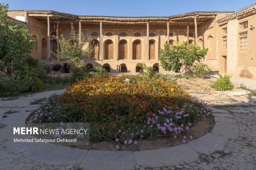 زندگی در قلعه تاریخی بارده