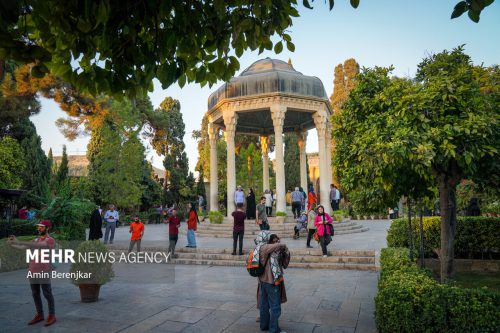 لسان‌الغیب دُرّ یگانه فرهنگ و ادب ایران‌زمین و افتخار همه است