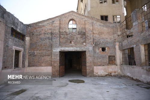 مرکز اسناد کارخانه سیمان ری تخلیه می‌شود