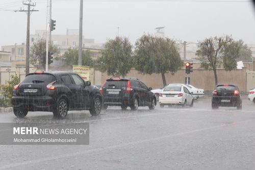 در زمان بارندگی با صبر و حوصله بیشتری رانندگی کنید