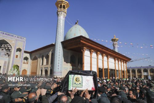 تشییع پیکر فرمانده یگان امداد شیراز در ‌حرم شاهچراغ