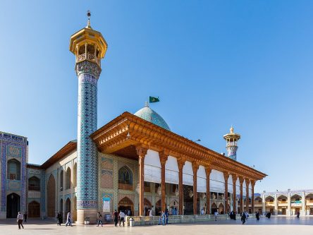 اجتماع پرشور عزاداران شیرازی در سوگ آیت‌الله رییسی در حرم شاهچراغ