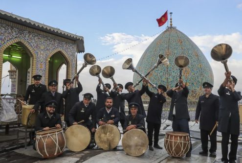 مولودی‌خوانی حاج محمود کریمی بالهجه شیرازی در وصف حضرت شاهچراغ(ع)