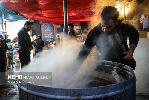 میزبانی موکب شهدای سجادیه از زائران اربعین در غرب شیراز