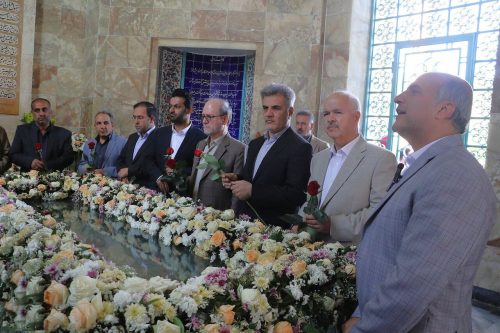 آرامگاه شیخ اجل سعدی شیرازی گلباران شد