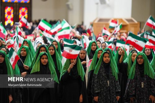 دختران شیرازی روز دختر را در حرم شاهچراغ (ع) جشن گرفتند