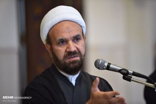 هدف جریان‌های انحرافی کم‌رنگ کردن دین در جامعه است