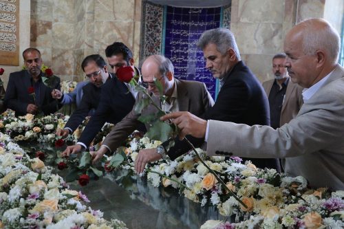 گلباران آرامگاه شیخ اجل سعدی شیرازی