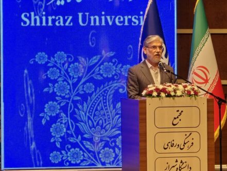 دانشگاه‌ها باید به کانون حل مسائل ملی و اجتماعی تبدیل شوند