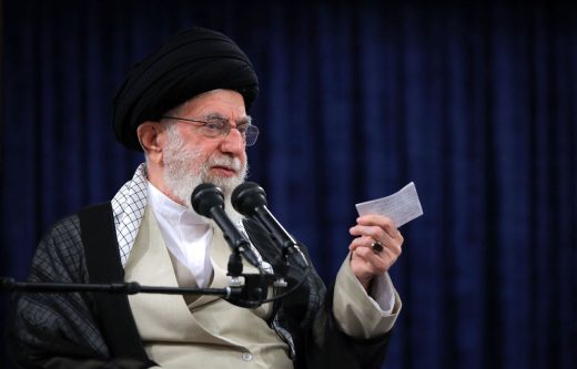 دشمن صهیونی باید مجازات شود و درحال مجازات شدن است