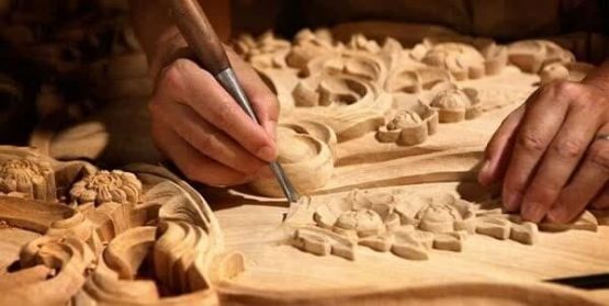 بازار هفتگی صنایع‌دستی در خانه تاریخی شهید جمهور فرصتی برای احیای هنر‌های بومی فارس