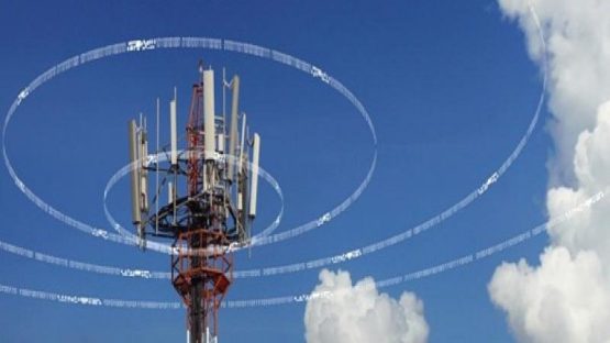 بهبود پوشش ارتباطی در روستای شیدانک با نصب دکل همراه اول