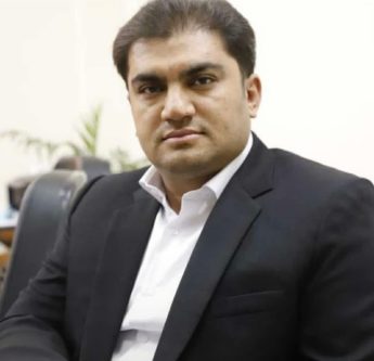 اجرای رأی کمیسیون ماده ۱۰۰ در منطقه ۵ شهرداری شیراز/ تخریب ۹ انبار ضایعات غیرمجاز در بلوار شهیدان قمری