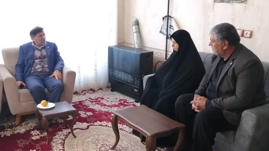 دیدار مهندس محمودی با خانواده شهدای مخابرات فارس