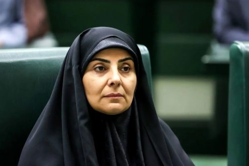 ابراز همدردی وزیر راه و شهرسازی با خانواده های جانباختگان دی ماه ۱۴۰۴