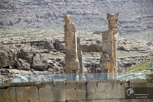 نقش وندالیسم پویا و نادیا بر پیکره دروازه ملل